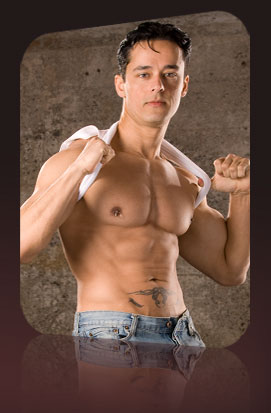 Rafael Alencar Serves It Up In King Size
